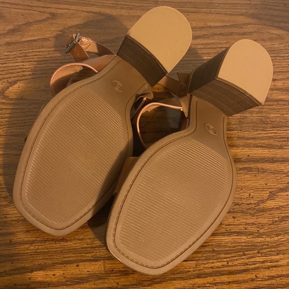 Heeled sandals - Picture 3 of 3